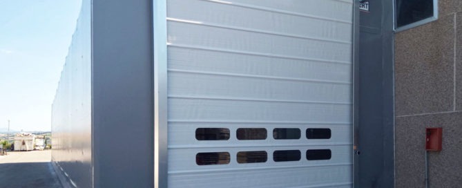 Porta per capannone mobile